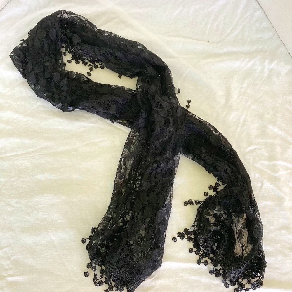 Black Lace Neckwrap one size